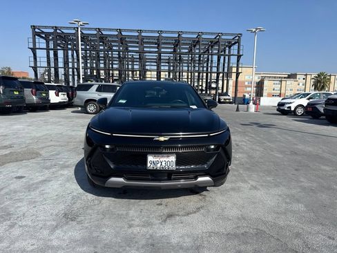 Used 2024 Chevrolet Equinox EV LT FWD image 2