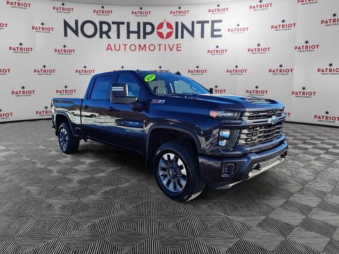 Used 2024 Chevrolet Silverado 2500 Custom w/ Custom Value Package image 1