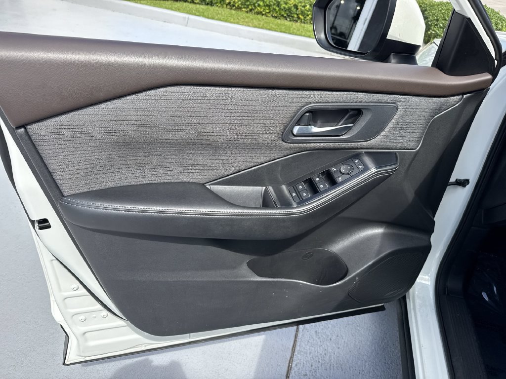 Used 2023 Nissan Rogue SV AWD/4WD image 39