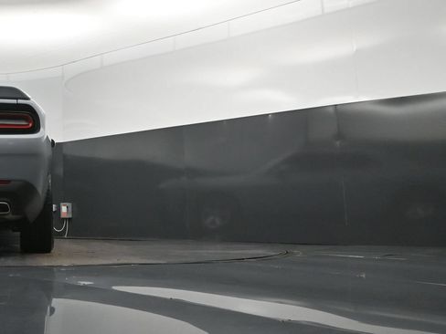 Used 2022 Dodge Challenger SXT RWD image 40