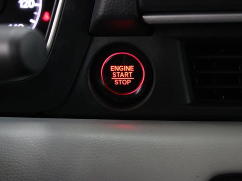 Used 2025 Honda Pilot Touring image 18
