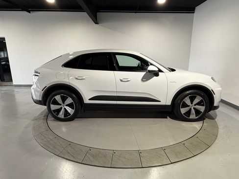 Used 2024 Porsche Macan 4 Electric AWD/4WD image 10