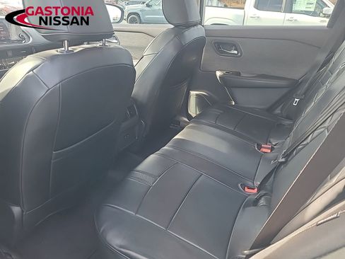 Used 2022 Nissan Rogue SV image 29