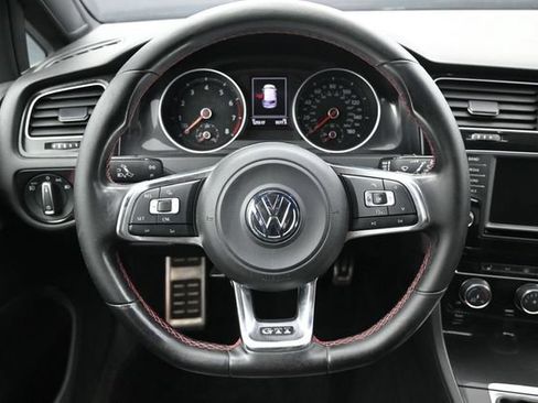 Used 2016 Volkswagen Golf 4-Door FWD image 15