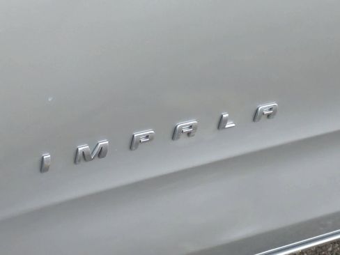 Used 2018 Chevrolet Impala LT FWD image 13