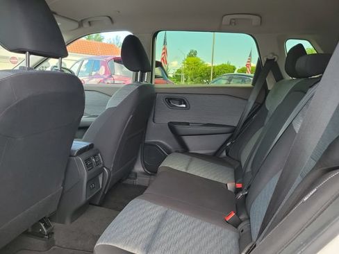 Used 2023 Nissan Rogue SV FWD image 11