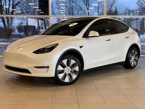 Used 2024 Tesla Model Y RWD image 1