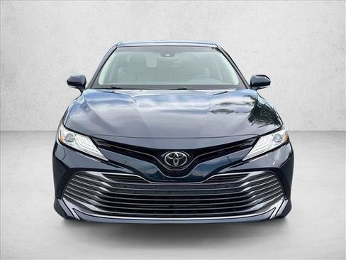 Used 2018 Toyota Camry XLE FWD image 2