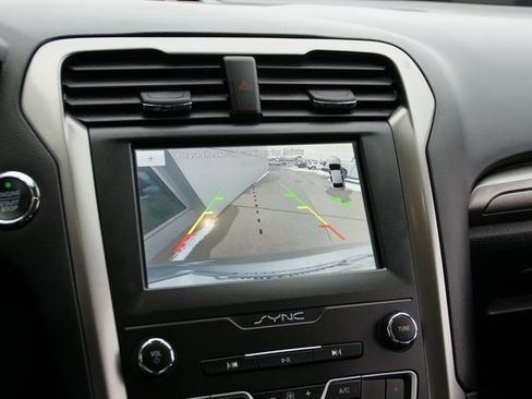 Used 2020 Ford Fusion SE image 21