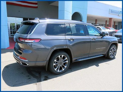 Certified 2022 Jeep Grand Cherokee L Overland w/ Luxury Tech Group IV AWD/4WD image 7