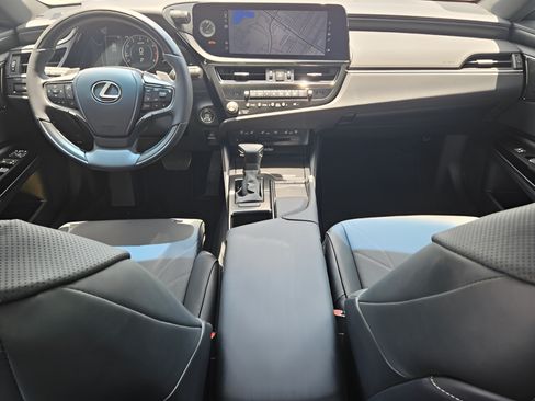 Certified 2022 Lexus ES 350 Ultra Luxury w/ Accessory Package FWD image 25