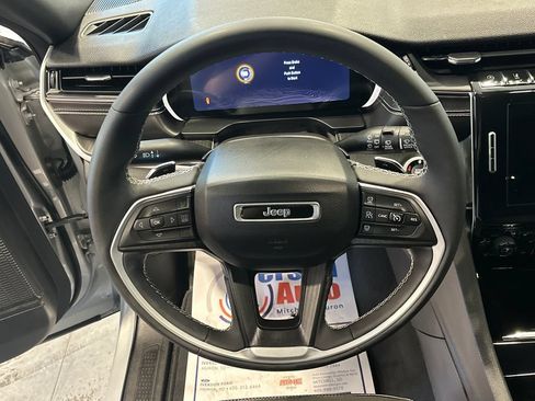 Used 2023 Jeep Grand Cherokee L Laredo AWD/4WD image 16