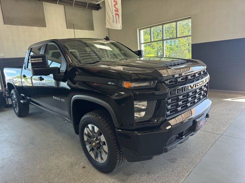 Used 2022 Chevrolet Silverado 2500 Custom w/ Custom Value Package AWD/4WD image 3