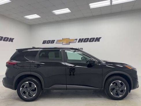 Used 2024 Nissan Rogue SV AWD/4WD image 4
