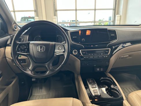 Used 2021 Honda Pilot Touring image 19