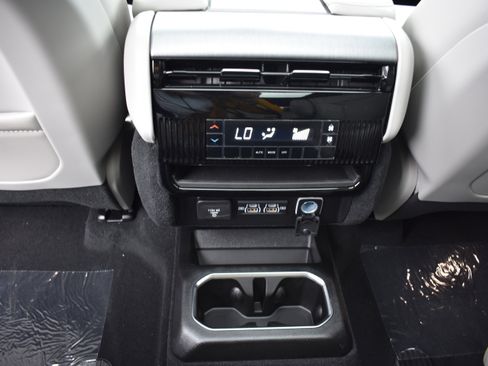 New 2026 Jeep Grand Wagoneer 2WD image 31