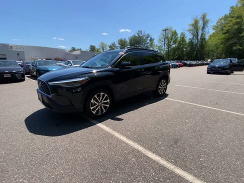 Used 2025 Toyota Corolla Cross XLE AWD/4WD image 6