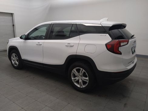 Used 2024 GMC Terrain SLE FWD image 3