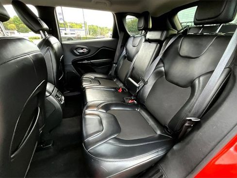 Used 2021 Jeep Cherokee Latitude Plus image 19