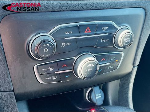 Used 2022 Dodge Charger SXT RWD image 19