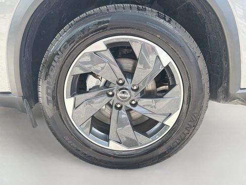 Used 2024 Nissan Rogue SV FWD image 40