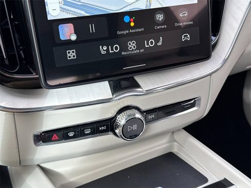 New 2026 Volvo XC60 B5 Ultra w/ Protection Package Premier image 20