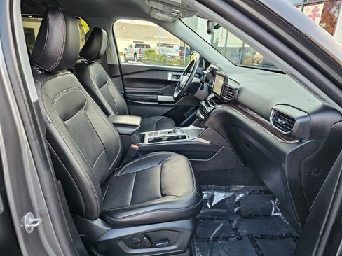Used 2023 Ford Explorer Limited w/ Equipment Group 301A image 30
