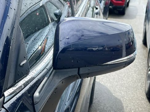 Used 2022 Toyota Highlander XLE image 9