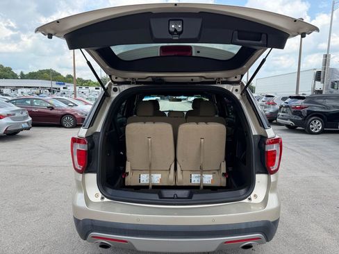 Used 2017 Ford Explorer XLT FWD image 12