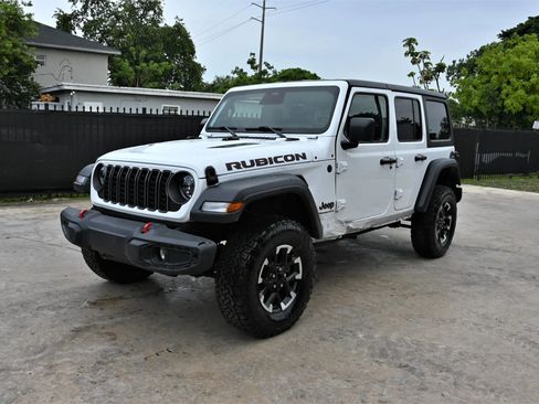 Used 2025 Jeep Wrangler Unlimited Rubicon AWD/4WD image 2