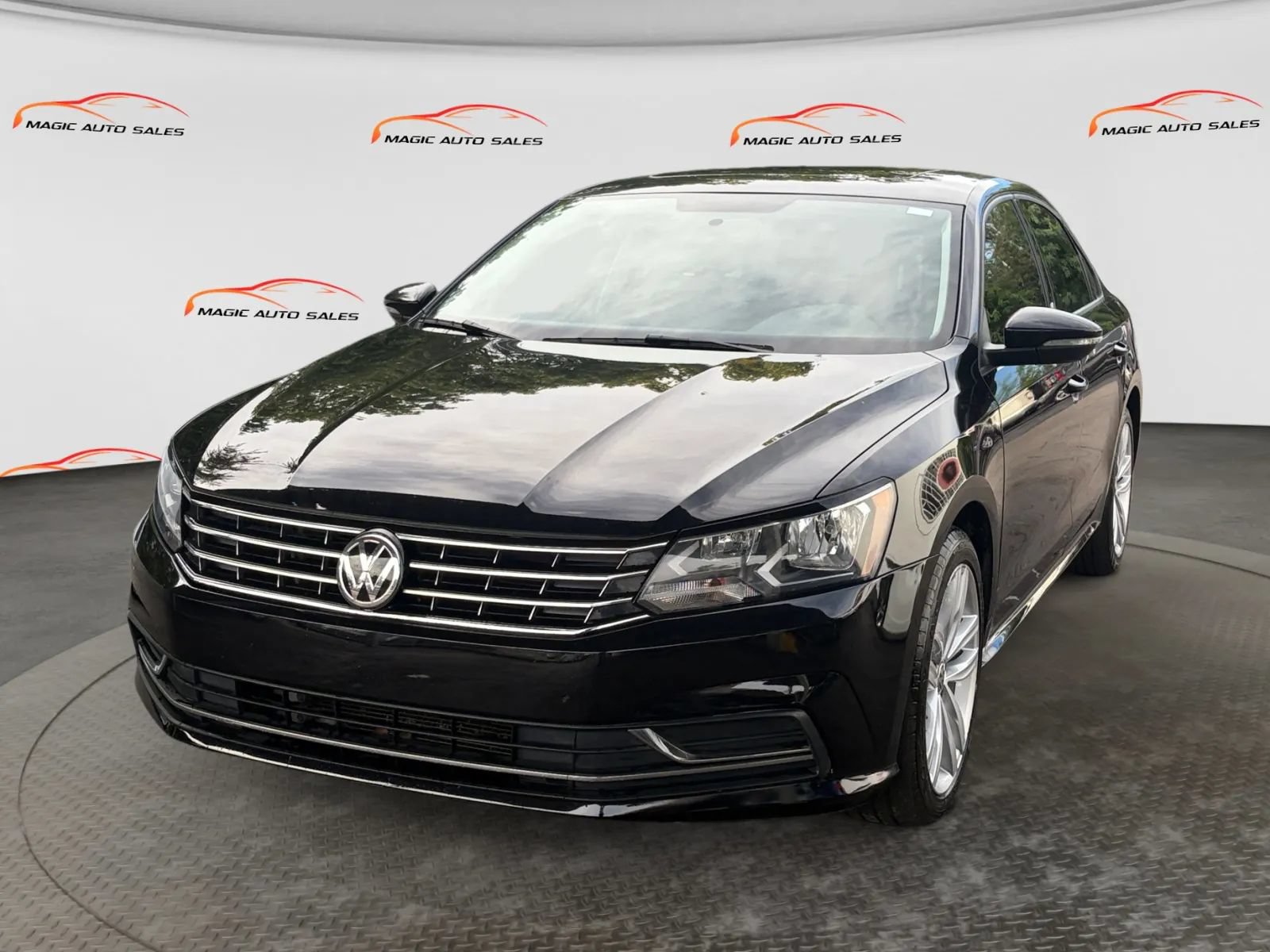 Used 2019 Volkswagen Passat 2.0T Wolfsburg w/ Wheels & Sunroof Package FWD image 1
