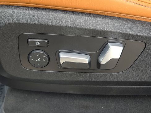 Used 2024 BMW X5 sDrive40i w/ M Sport Package RWD image 17
