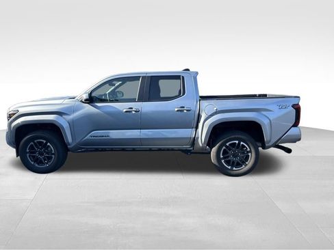 Used 2024 Toyota Tacoma TRD Sport AWD/4WD image 2
