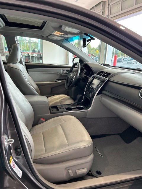 Used 2017 Toyota Camry XLE w/ Moonroof Package FWD image 8