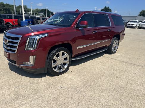Used 2019 Cadillac Escalade ESV Luxury AWD/4WD image 11