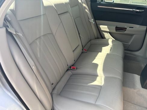 Used 2005 Chrysler 300 C w/ Sound Group II RWD image 41