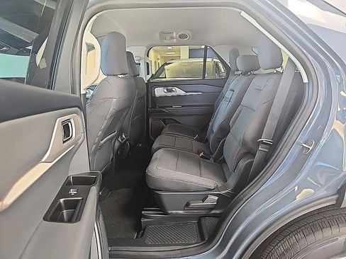 Used 2025 Ford Explorer Active AWD/4WD image 29