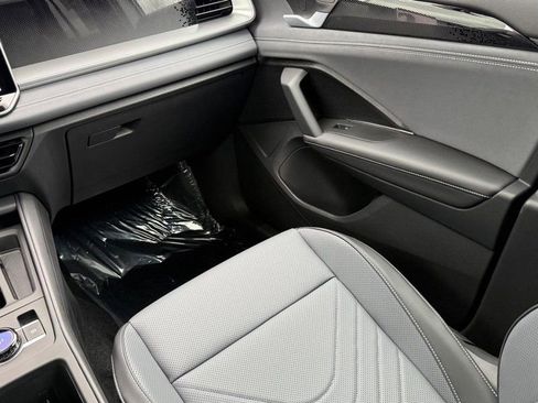 New 2026 Volkswagen Tiguan SE R-Line AWD/4WD image 7