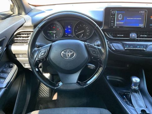 Used 2018 Toyota C-HR XLE image 6