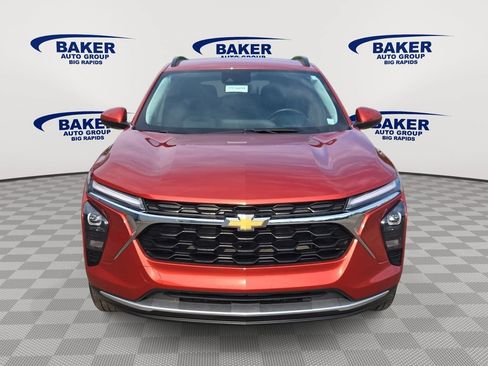 Used 2024 Chevrolet Trax LT w/ Driver Confidence Package FWD image 9