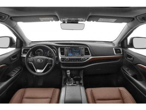 Used 2019 Toyota Highlander LE image 11