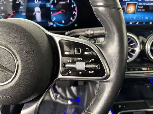 Used 2022 Mercedes-Benz GLB 250 4MATIC image 13