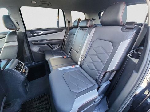 Used 2024 Volkswagen Atlas Peak Edition SE image 13