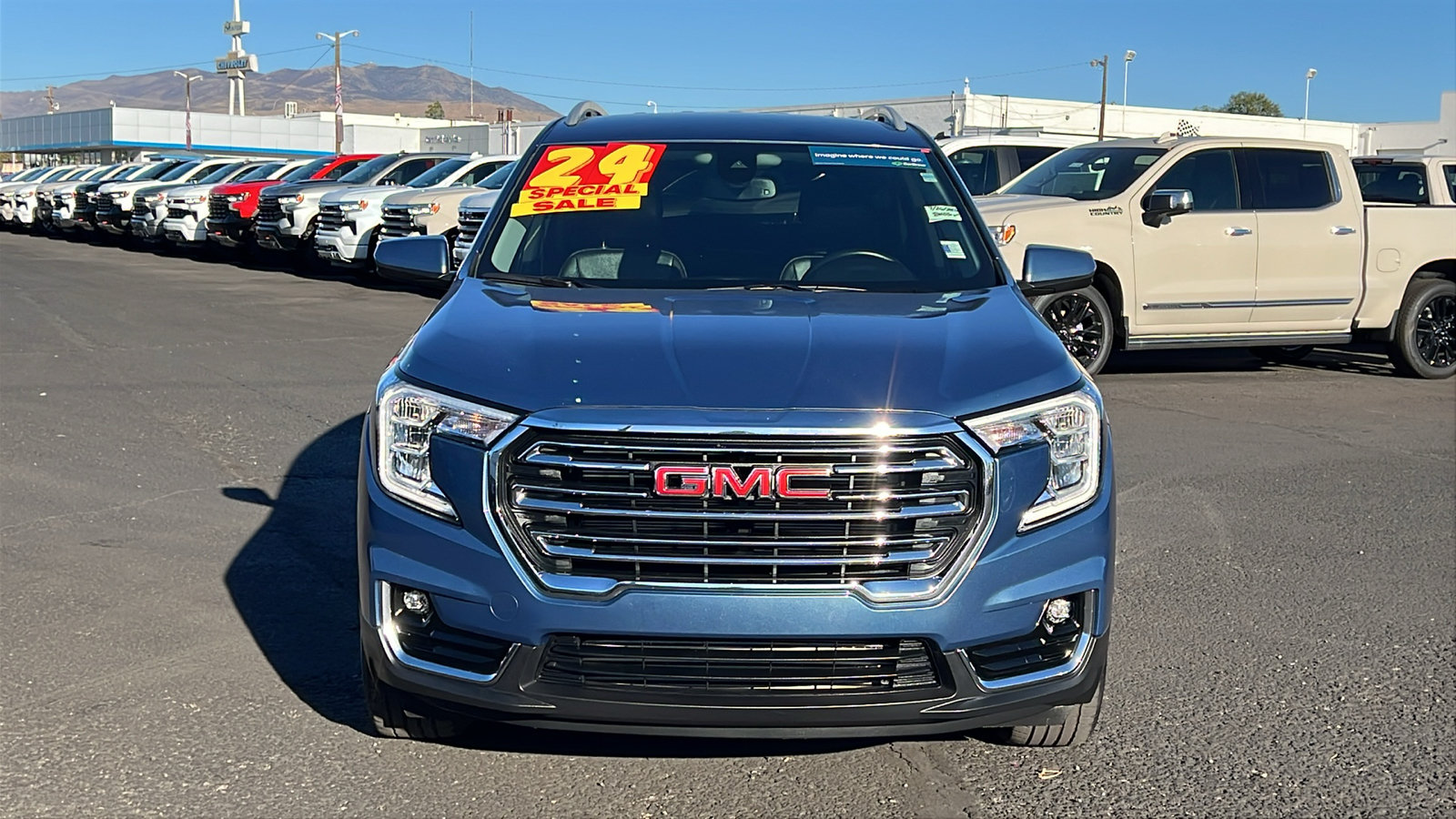 Used 2024 GMC Terrain SLT w/ Infotainment Package II AWD/4WD image 2