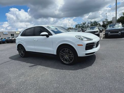 Used 2022 Porsche Cayenne Platinum Edition AWD/4WD image 2
