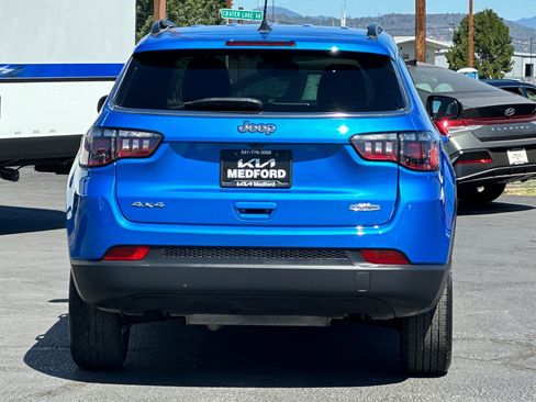 Used 2024 Jeep Compass Latitude image 5