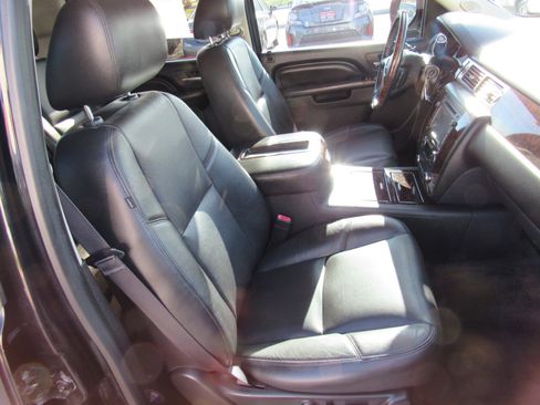 Used 2013 GMC Yukon XL Denali image 26