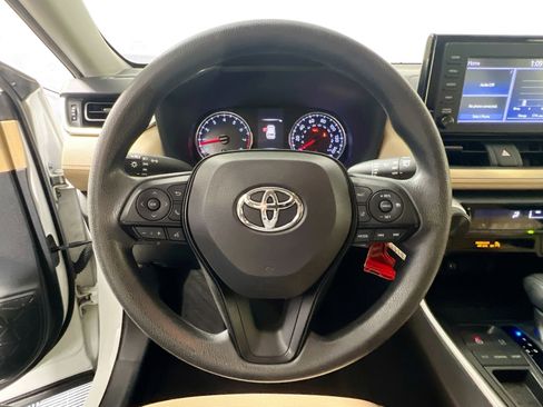 Used 2019 Toyota RAV4 LE image 17