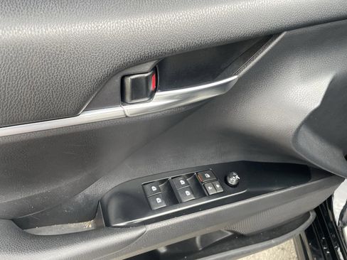 Used 2019 Toyota Camry SE image 11