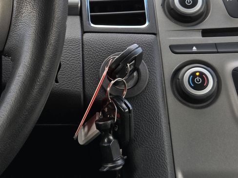 Used 2016 Ford Taurus SEL FWD image 31